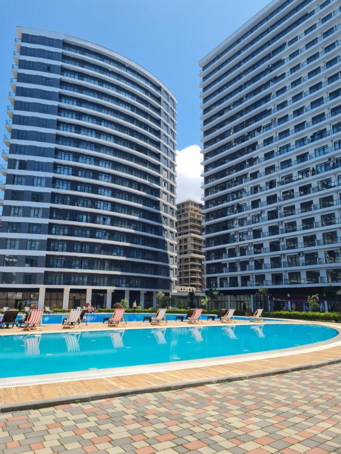 バトゥーミApartament White Sailsアパートメント エクステリア 写真